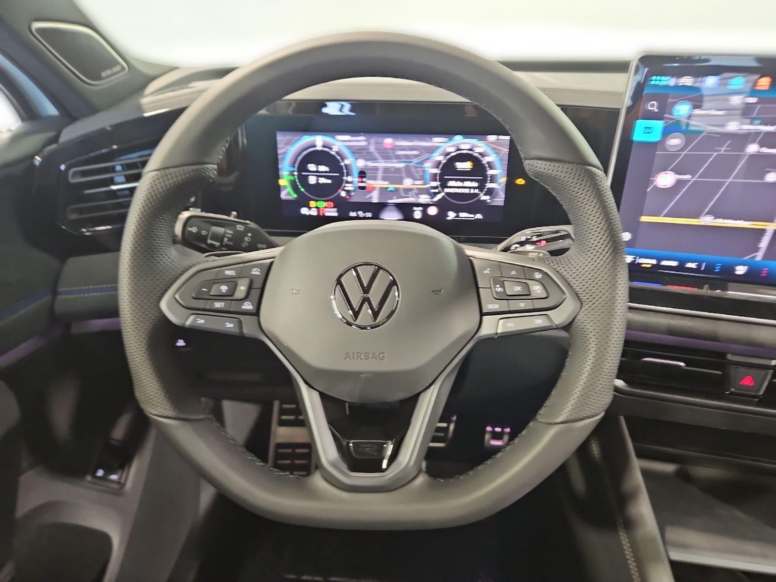 Volkswagen Tiguan R-Line 1.5 eHybrid DSG LEDER+AHK+PANO+NAV