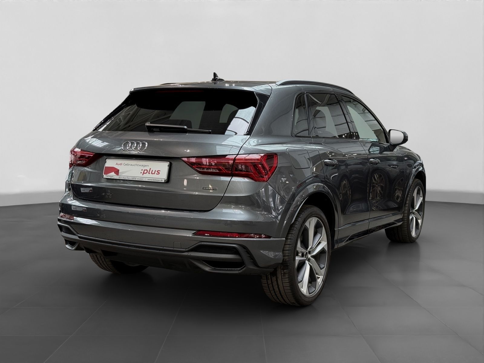 Audi Q3 40 TFSI Q 2x S LINE - Samsaru's Car Outlet