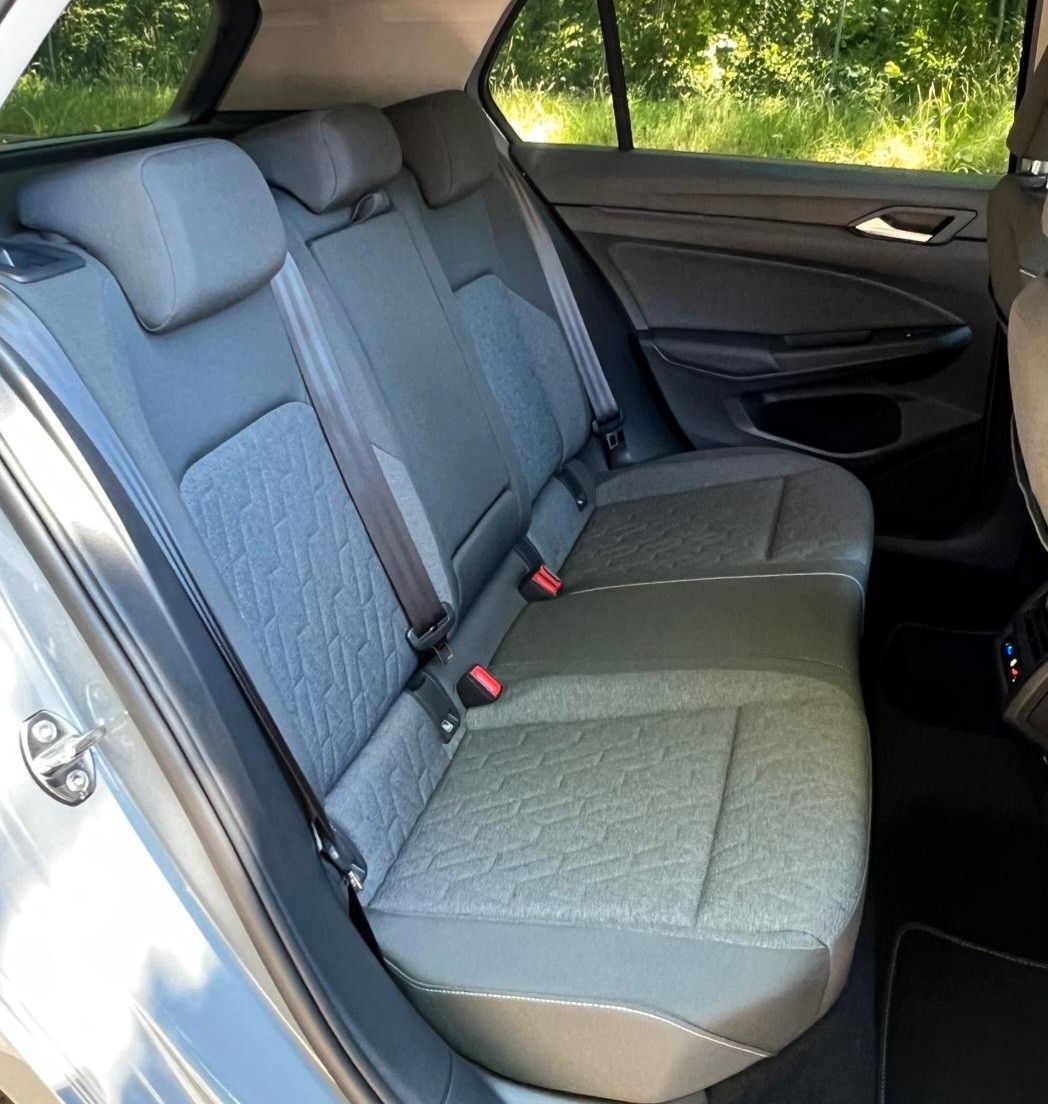 Volkswagen Golf VIII Move eTSI - Samsaru's Car Outlet
