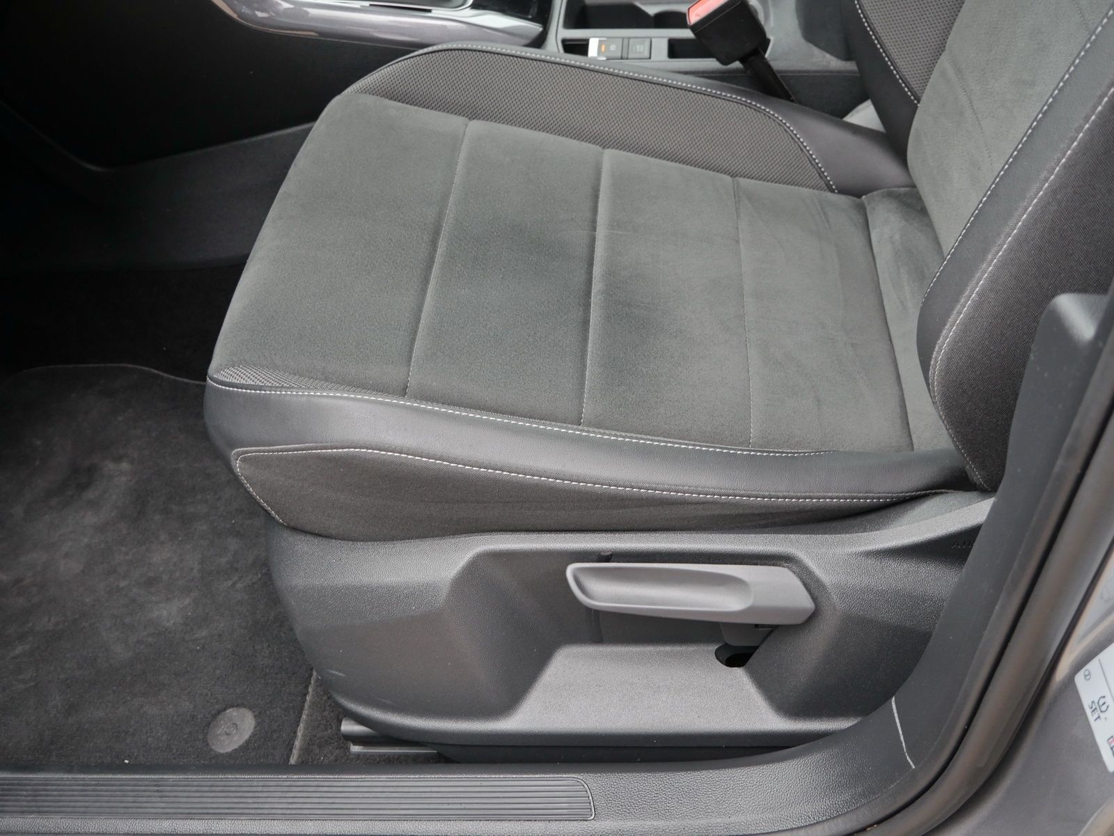 Volkswagen T-Roc Style 1.0 TSI - Samsaru's Car Outlet