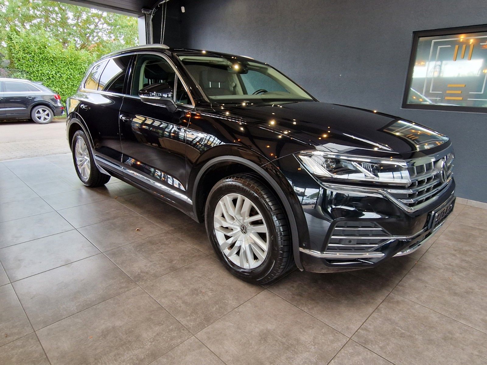 Volkswagen Touareg 3.0TDI Atmosphere 4Motion - Samsaru's Car Outlet