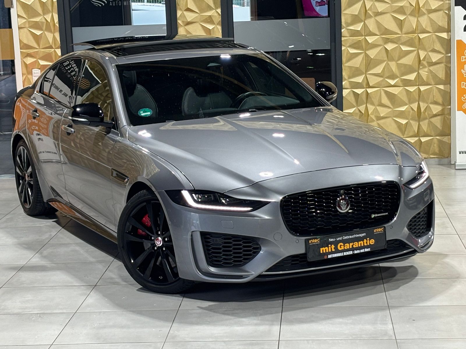 Jaguar XE R-Dynamic Black/360''KAM/PANO/EXCLUSIV/MERIDI