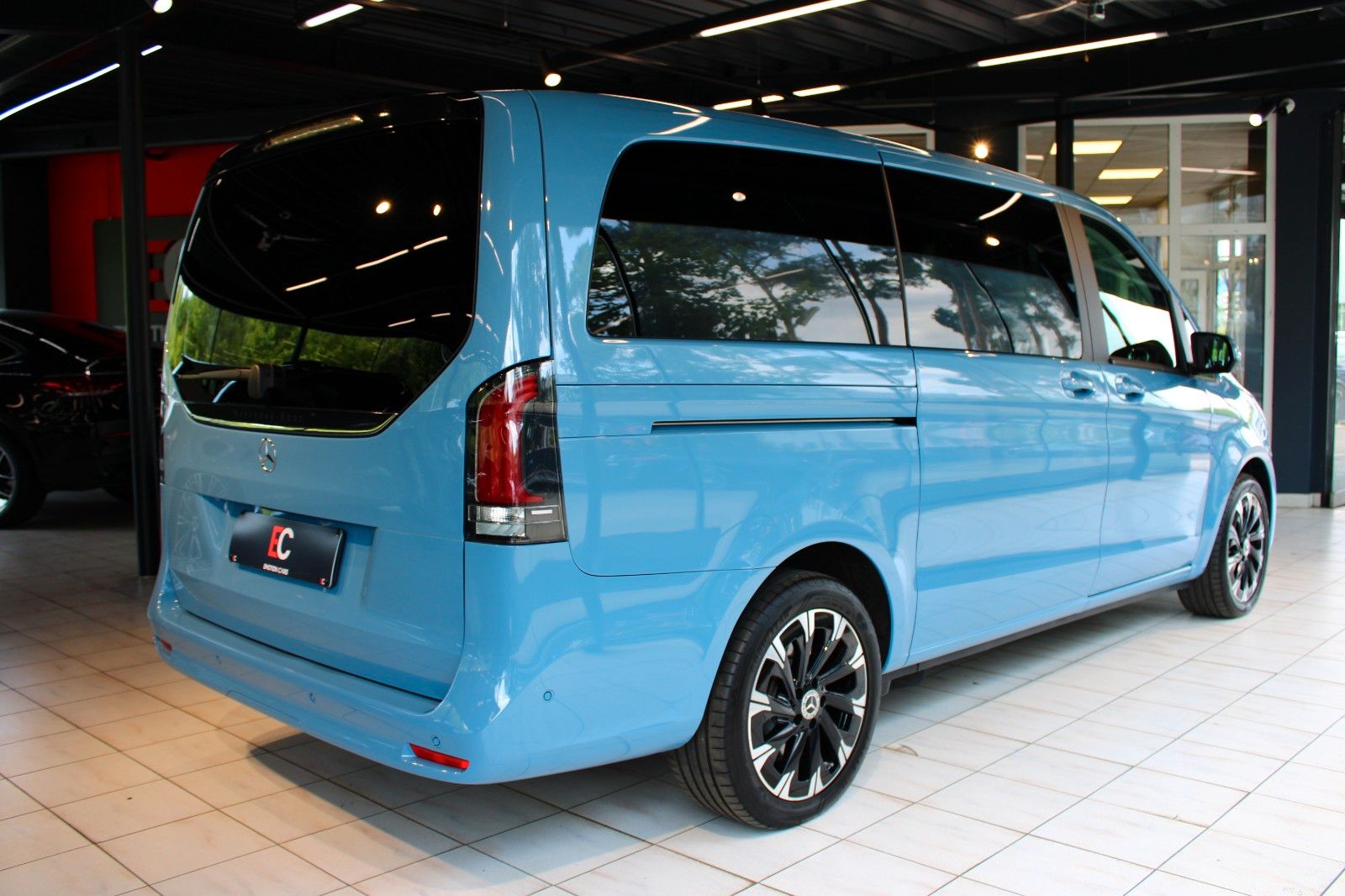 Mercedes-Benz V 250d STYLE - Samsaru's Car Outlet