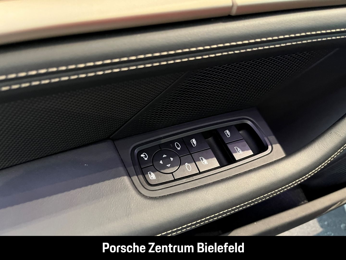 Porsche Taycan Turbo S Cross Turismo Karminrot BOSE LED