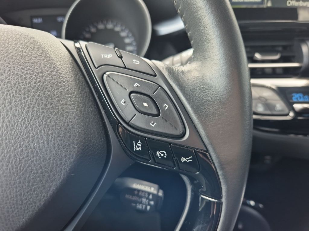 Toyota C-HR 2.0 Hybrid - Samsaru's Car Outlet