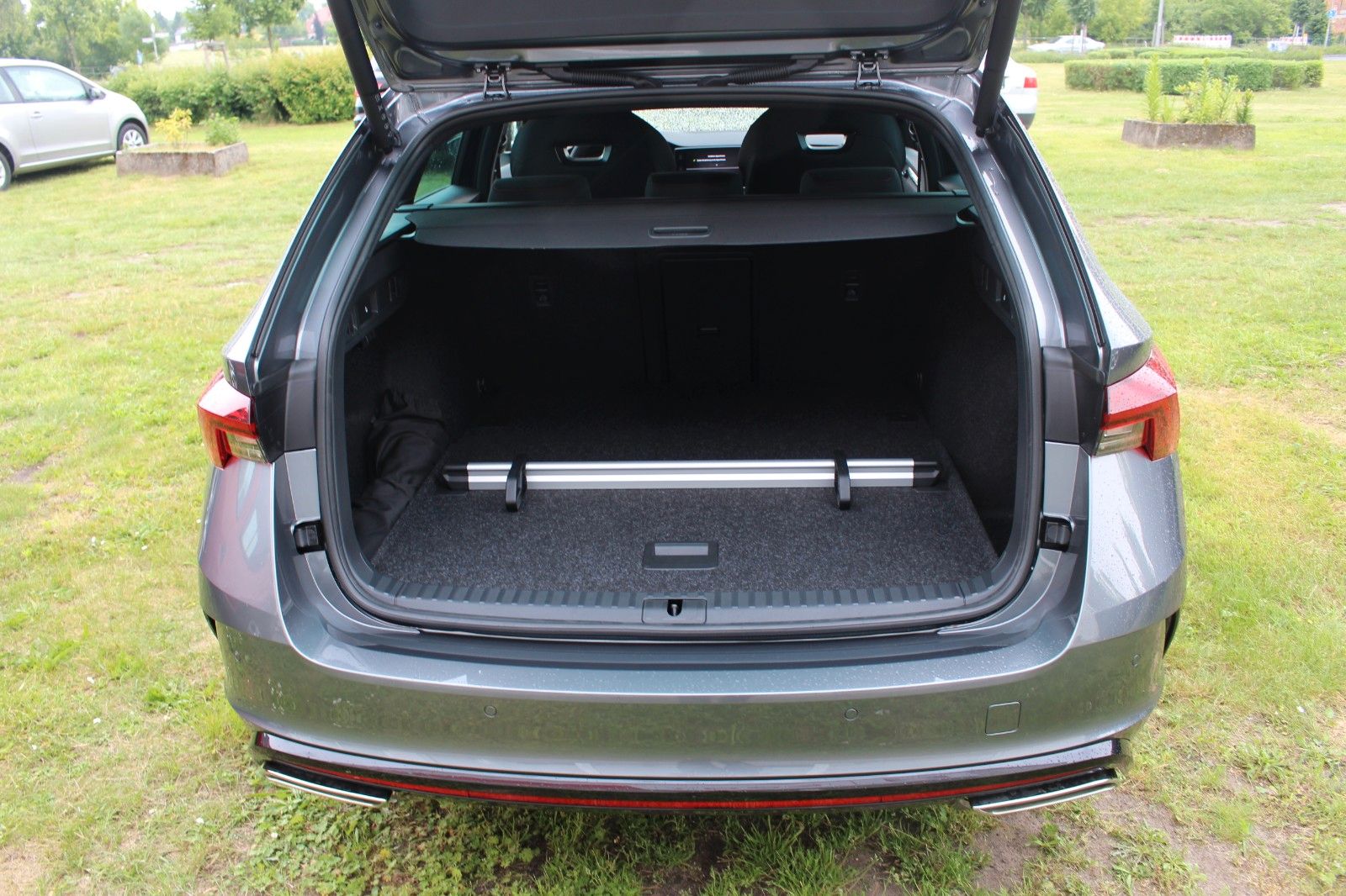Skoda Octavia Combi RS - Samsaru's Car Outlet