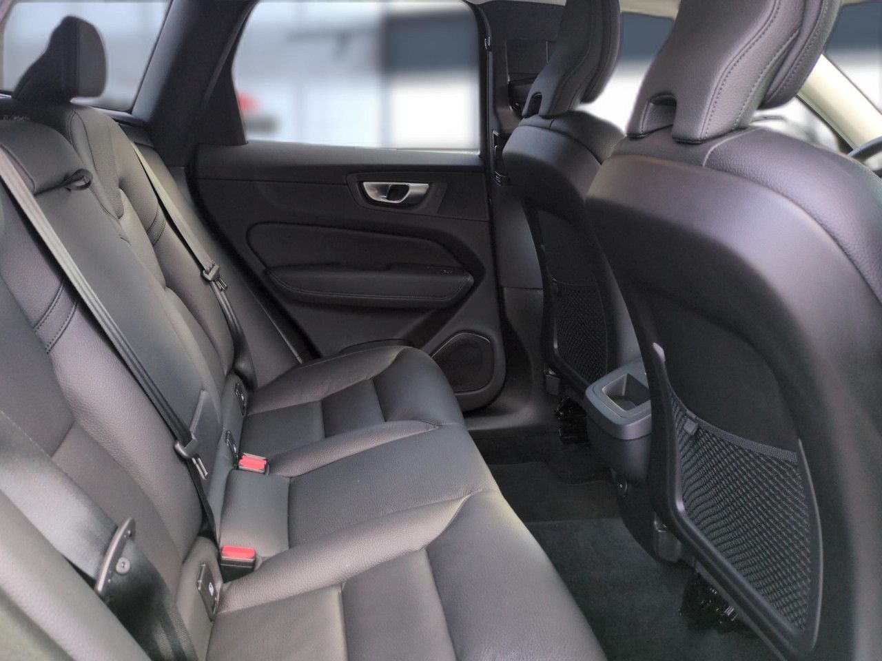Volvo XC60 B4 (Diesel) Plus Dark 2WD Automatik Navi