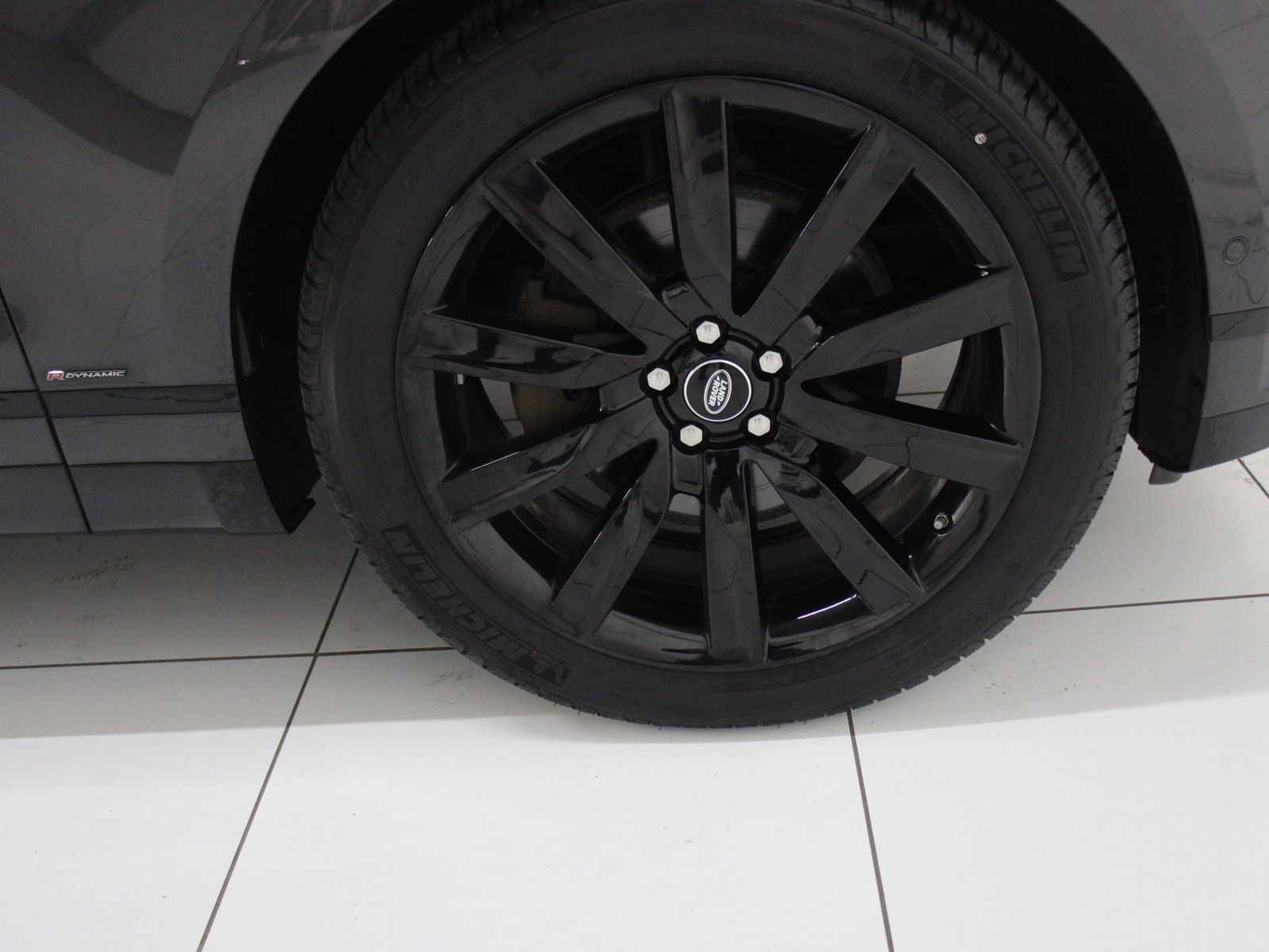 Range Rover Velar 3.0 Sd6 D300 R-Dynamic HSE - Samsaru's Car Outlet