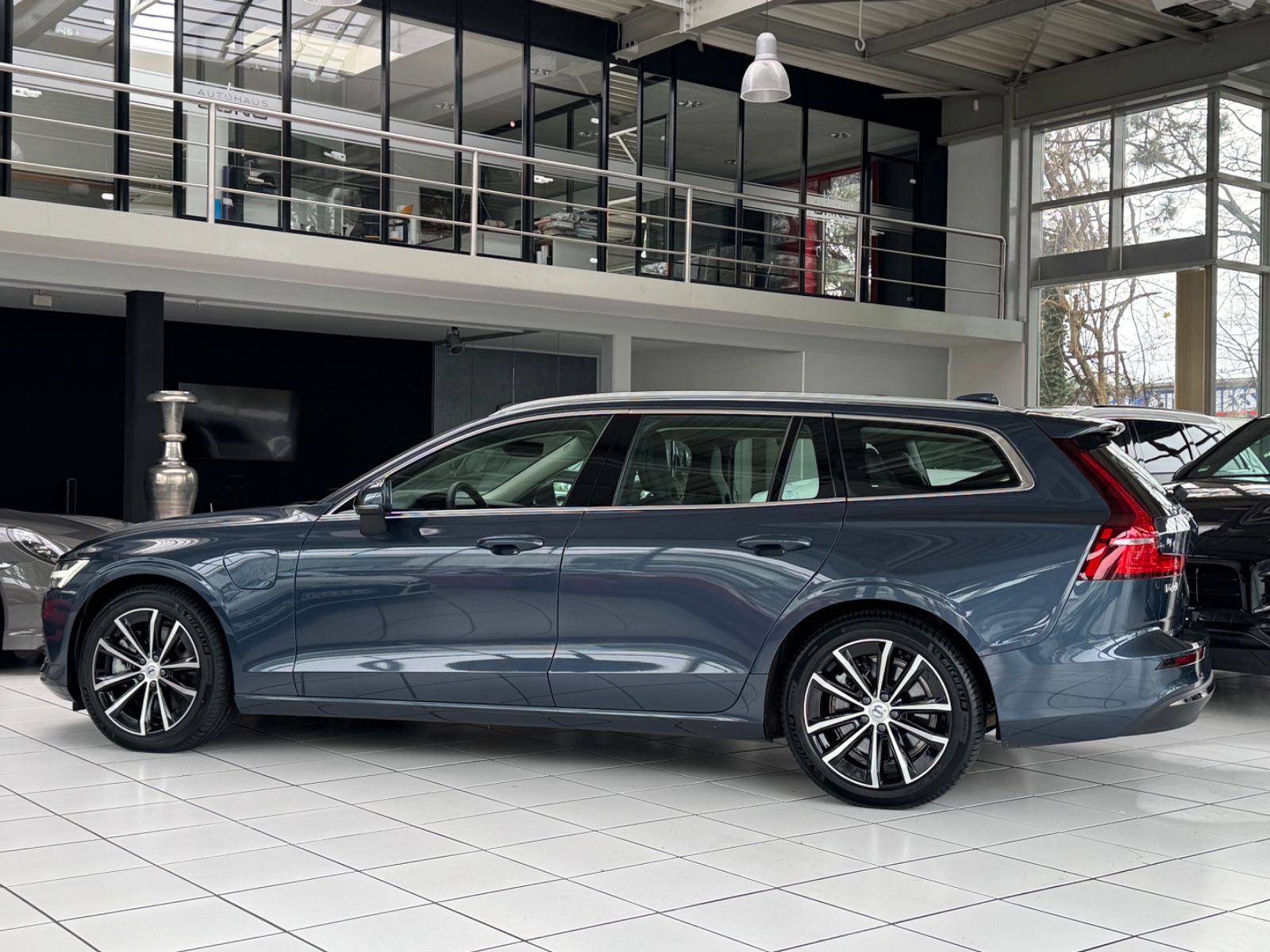Volvo V60 Kombi Core Recharge Plug-In Hybrid AWD