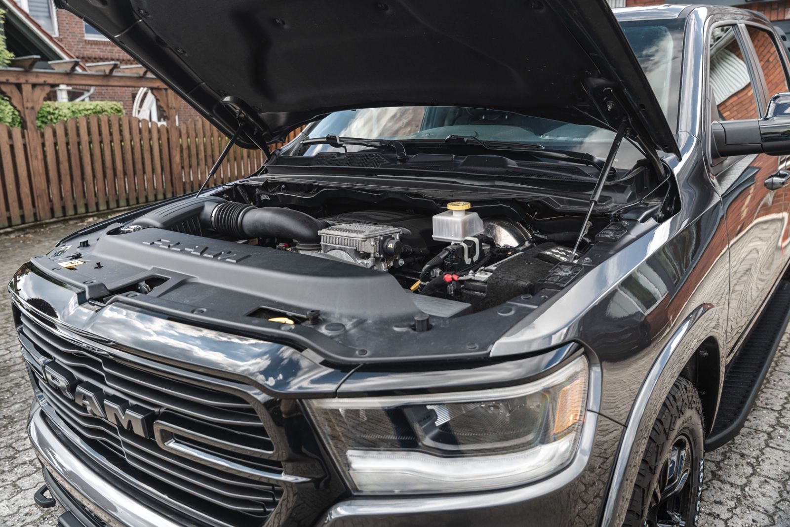 Dodge RAM5.7Laramie E-Torque/LPG/Navi/360*Dig-T/Pano