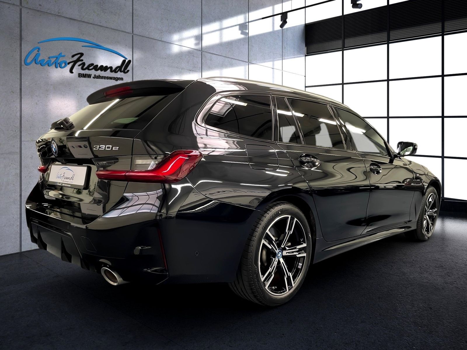 BMW 330e M Sport - Samsaru's Car Outlet