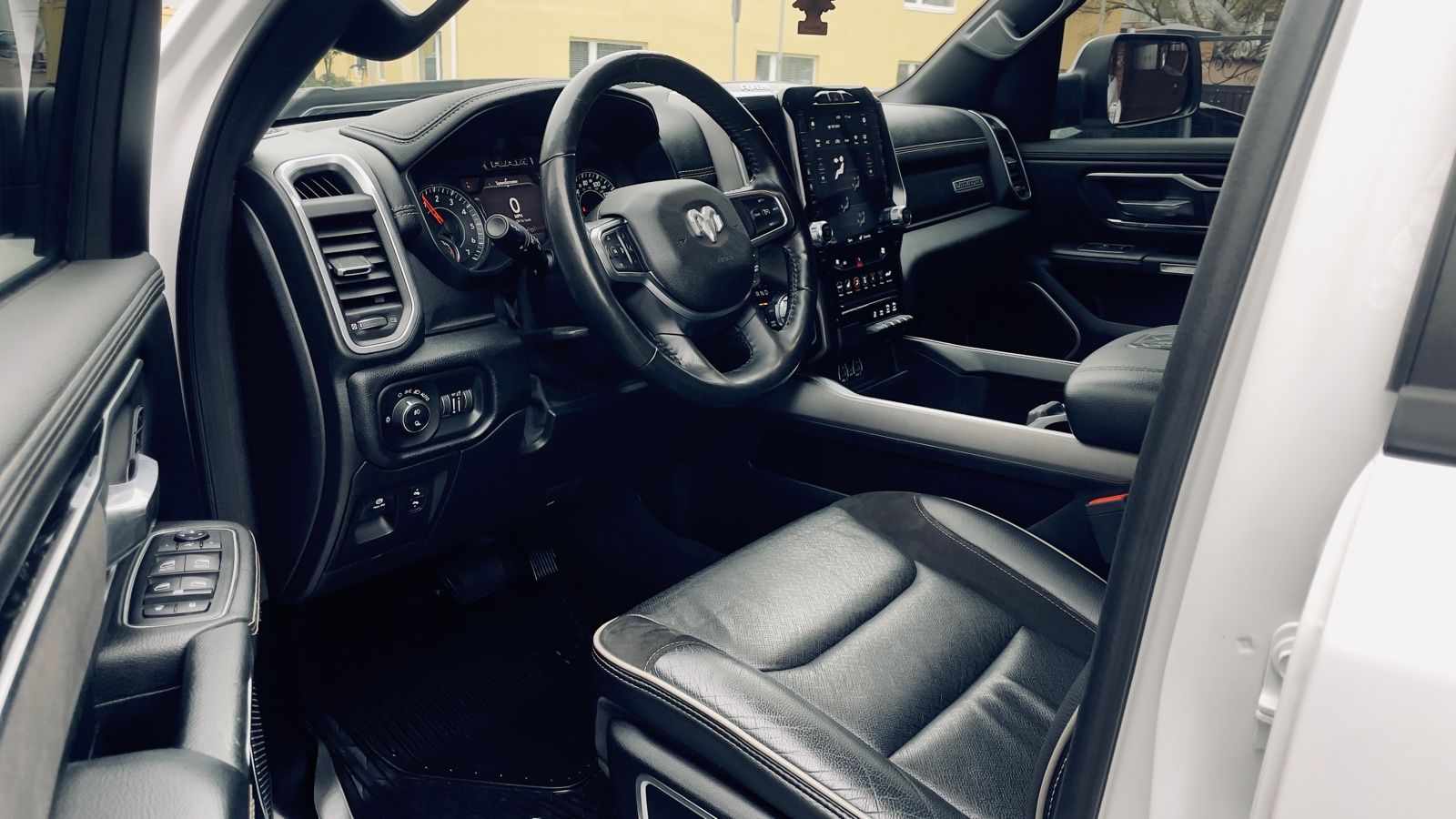 Dodge V8*4X4*OFF-ROAD*LARAMIE/SPORT*LED*AHK*GARANTE*