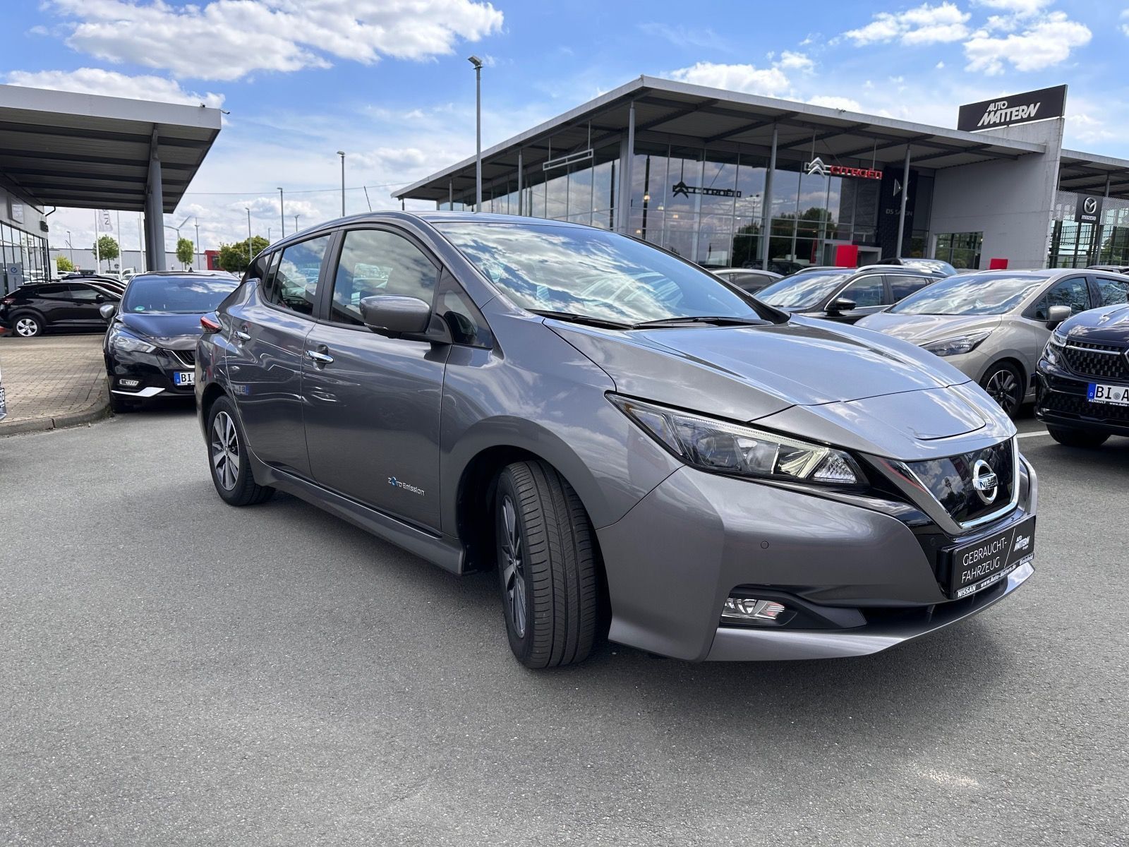 Nissan Leaf - Samsaru's Car Outlet