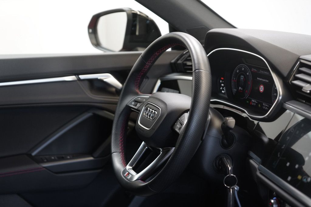 Audi Q3 40 TDI q. Sportback S line - Samsaru's Car Outlet