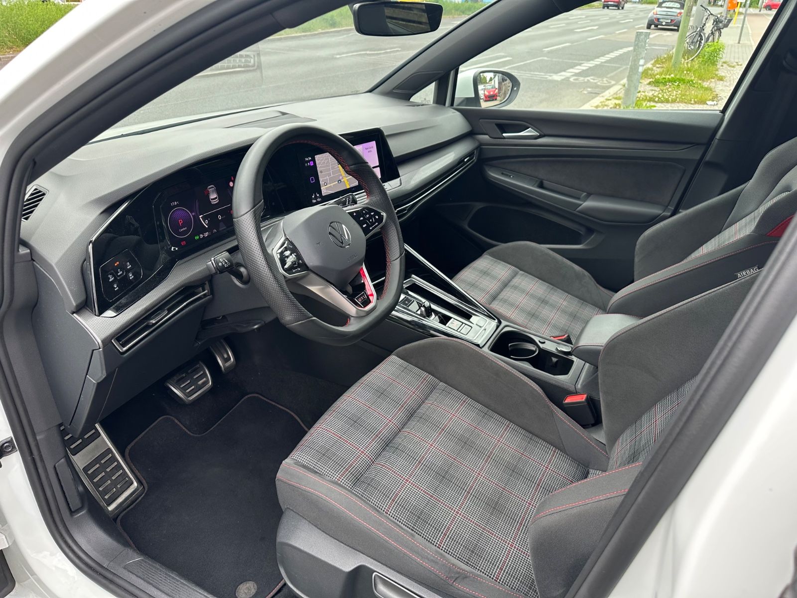 Volkswagen Golf VIII GTI - Samsaru's Car Outlet