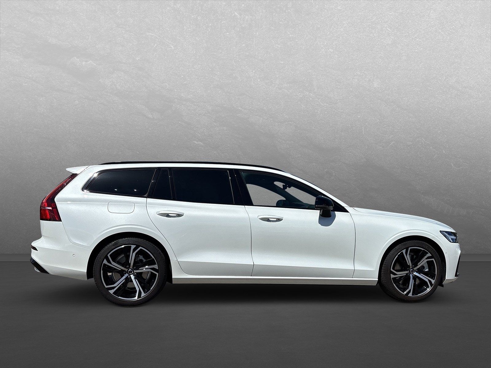 Volvo V60 T8 PHEV AWD Plus Dark *360° PANO BLIS HUD*