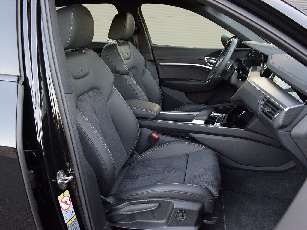 Audi Q8 50 e-tron quattro S-line - Samsaru's Car Outlet