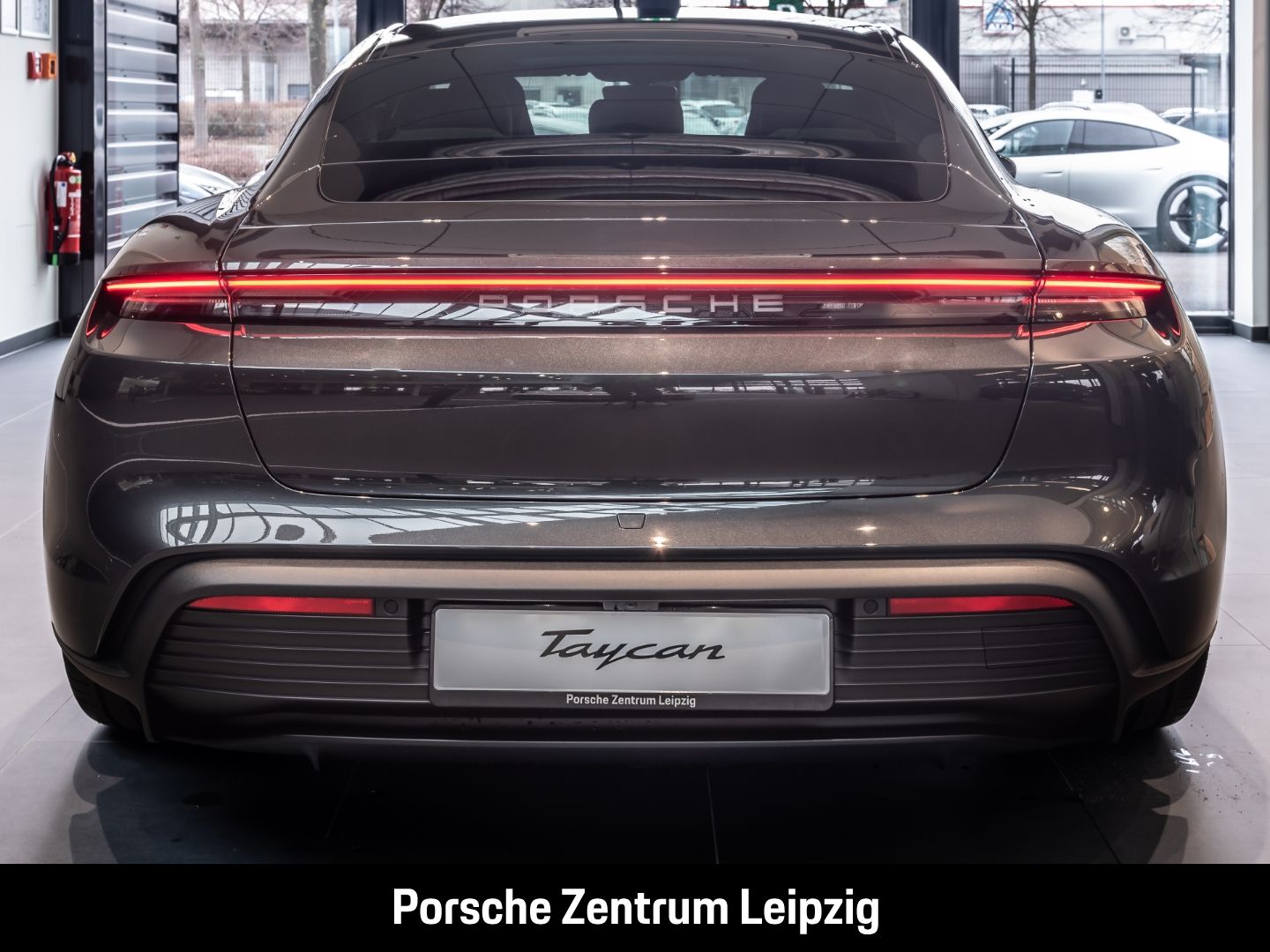 Porsche Taycan 4 Massage Sitzlüftung Bose ACC SportChron
