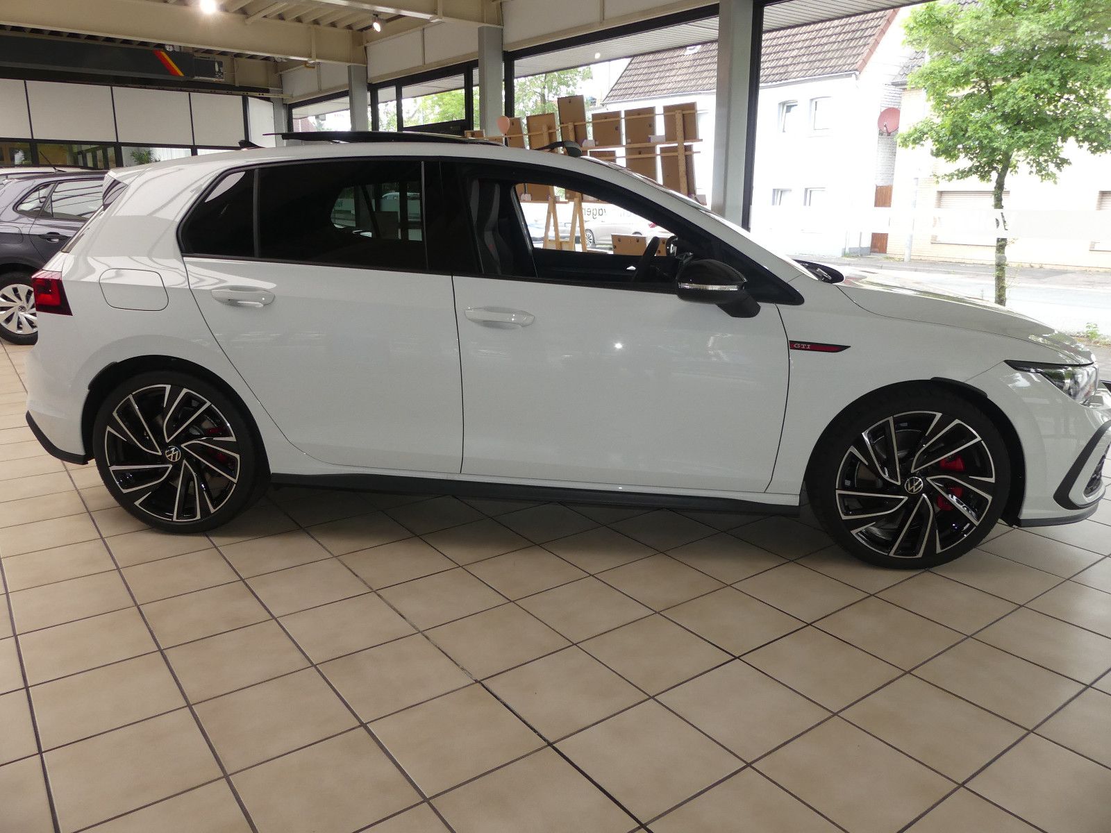 Volkswagen Golf VIII 2.0 TSI GTI - Samsaru's Car Outlet