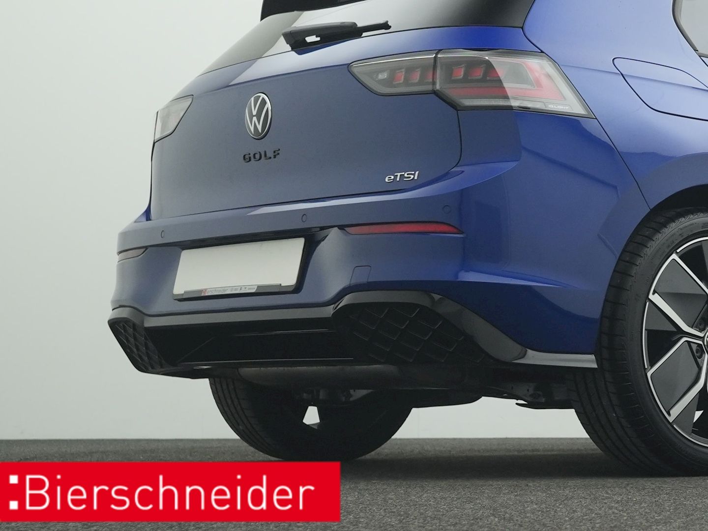 Volkswagen Golf 8 1.5 eTSI DSG R-Line BLACK-STYLE 5-J.-GAR