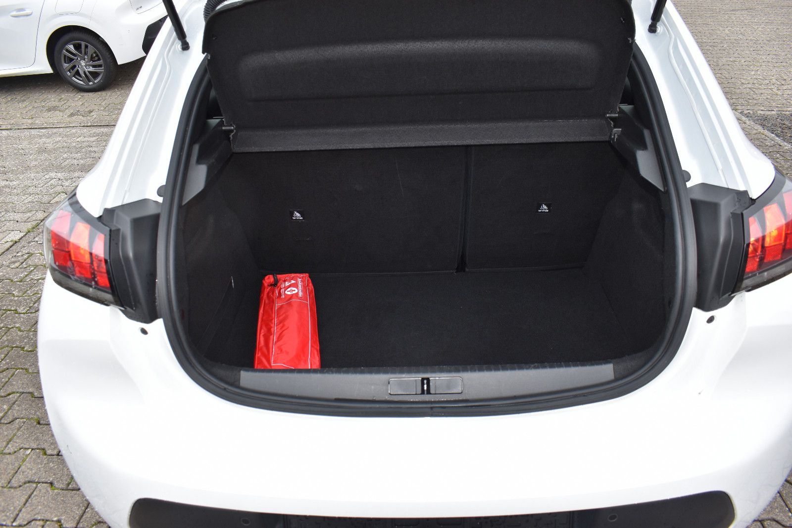 Peugeot 208 ActivePack 100 - Samsaru's Car Outlet