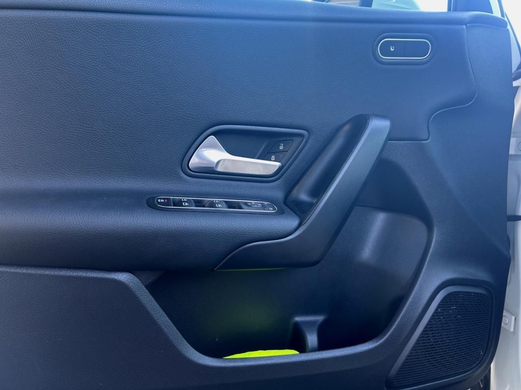 Mercedes-Benz A 200 Plus - Samsaru's Car Outlet