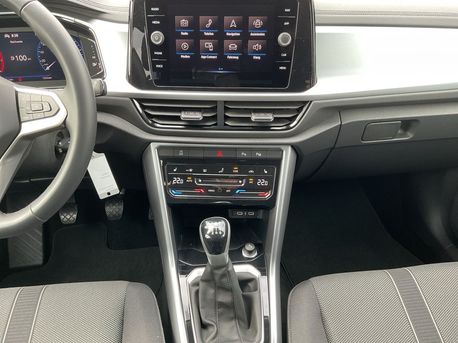 Volkswagen T-Roc 1.0 TSI Life - Samsaru's Car Outlet