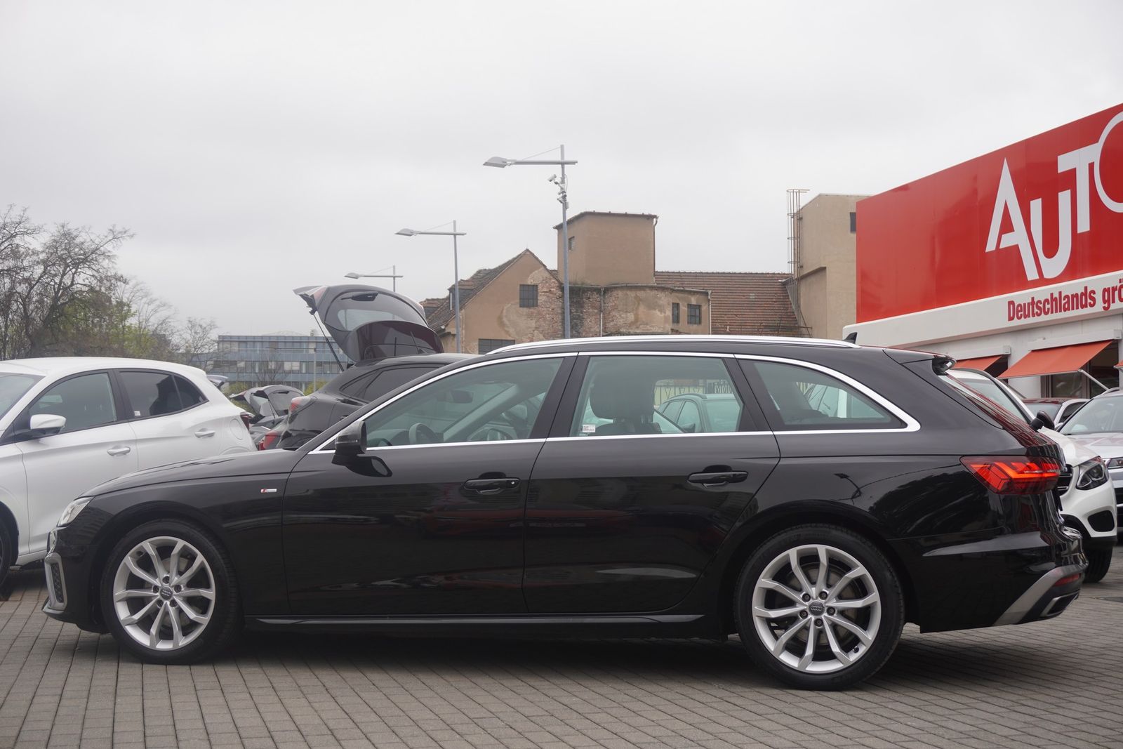 Audi A4 35 2.0 TFSI Avant S-line - Samsaru's Car Outlet