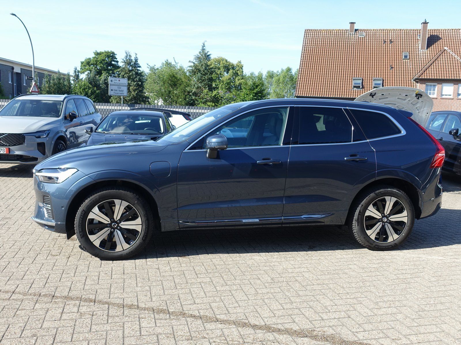 Volvo XC60 T6 AWD Plug-in Hybrid - Samsaru's Car Outlet
