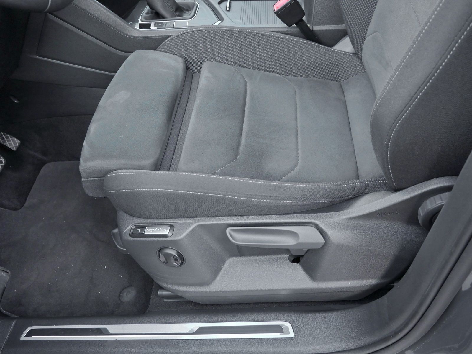Volkswagen Tiguan Elegance 2.0 TDI - Samsaru's Car Outlet