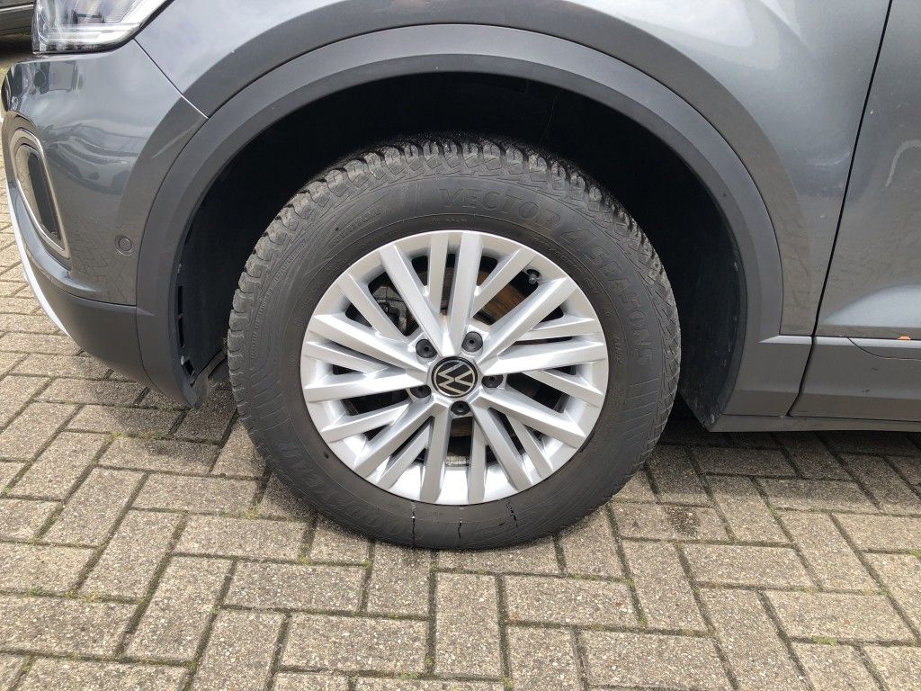 Volkswagen T-Roc 1.0 Life - Samsaru's Car Outlet