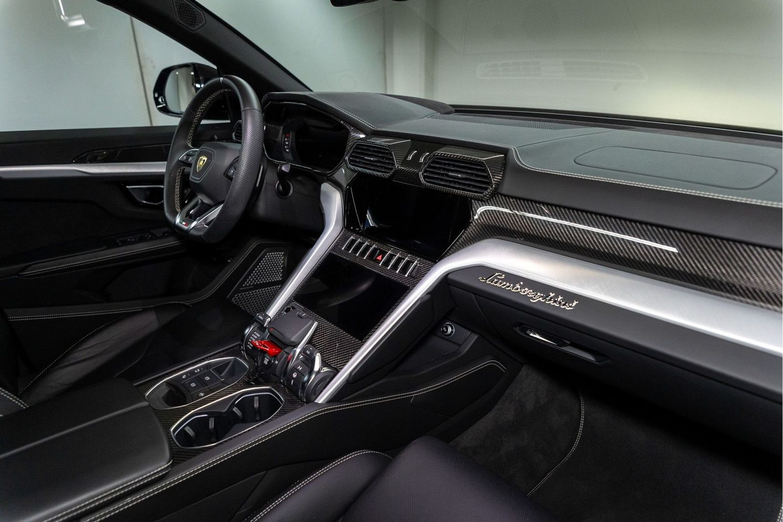Lamborghini Urus - Samsaru's Car Outlet