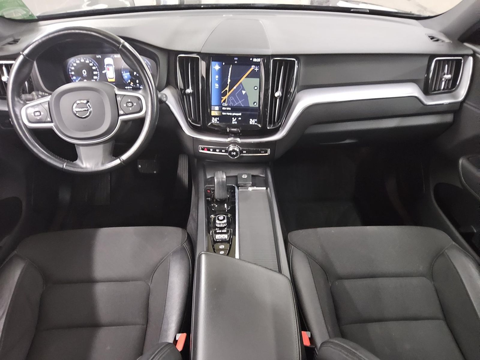 Volvo XC60 B4 D AWD Momentum Pro Navi LED T-Leder AHK