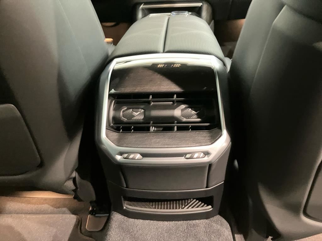 BMW 740d xDr M Sport Pro SkyLounge+TheatreScreen+AHK