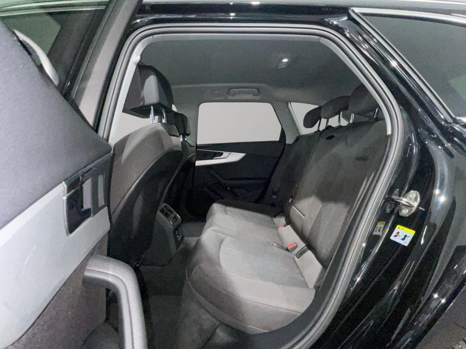 Audi A4 Avant advanced 45 TFSI quattro - Samsaru's Car Outlet