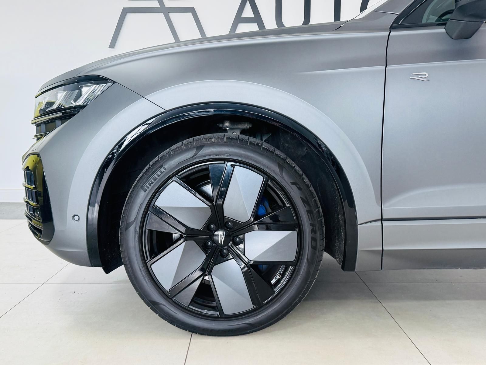 Volkswagen Touareg R 4M eHybrid*LUFT*ACC*HUD*DYNAUDIO*MATT*