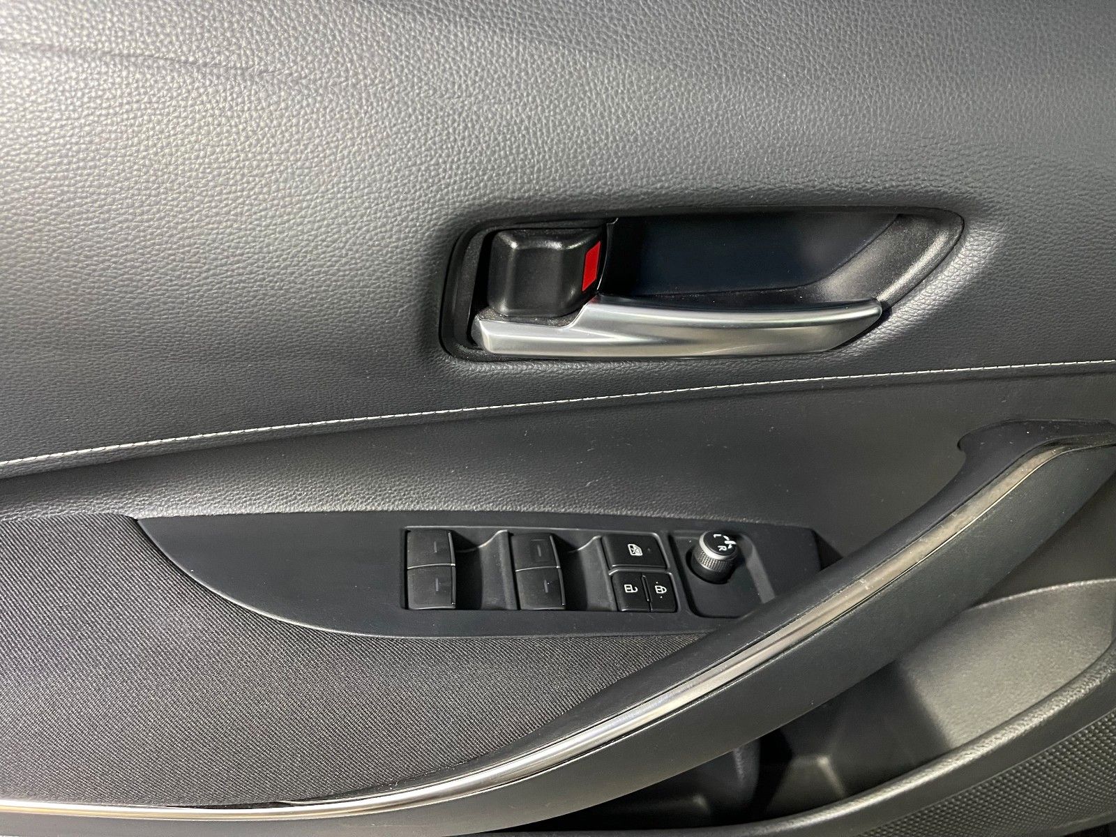 Toyota Corolla Touring Hybrid - Samsaru's Car Outlet