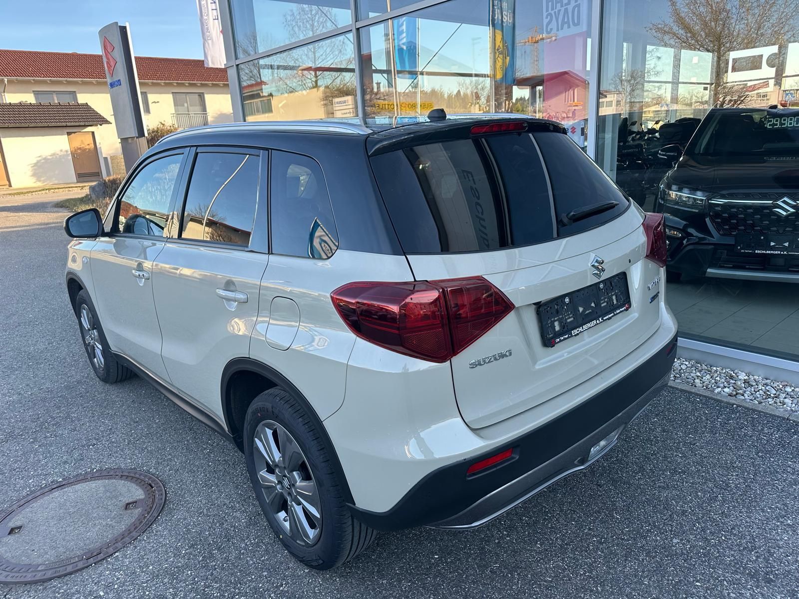 Suzuki Vitara 1.5 Hybrid Comfort - Samsaru's Car Outlet