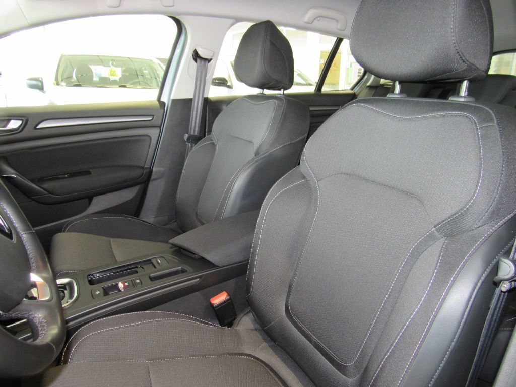 Renault Megane Grandtour ZEN E-TECH Plug-in - Samsaru's Car Outlet