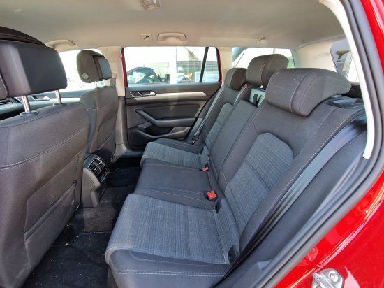 Volkswagen Passat Variant 2.0 TDI Business DSG - Samsaru's Car Outlet