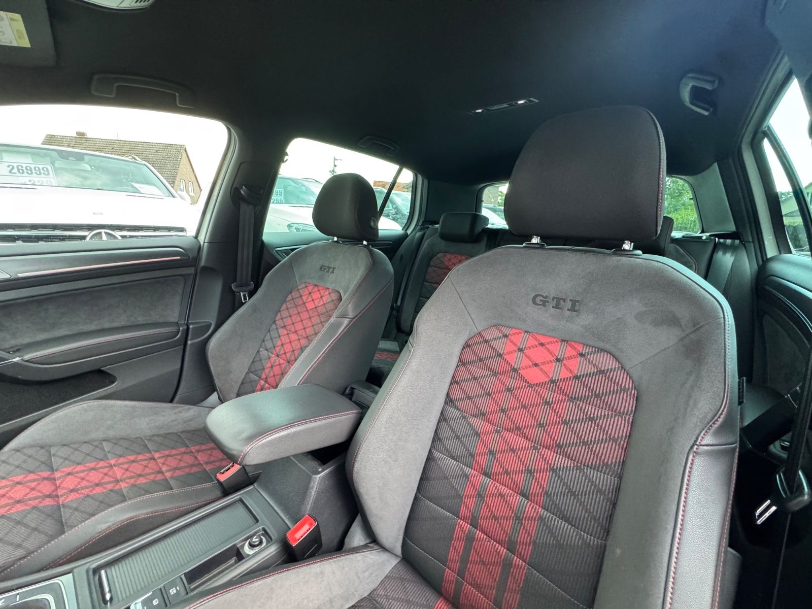 Volkswagen Golf VII GTI TCR - Samsaru's Car Outlet