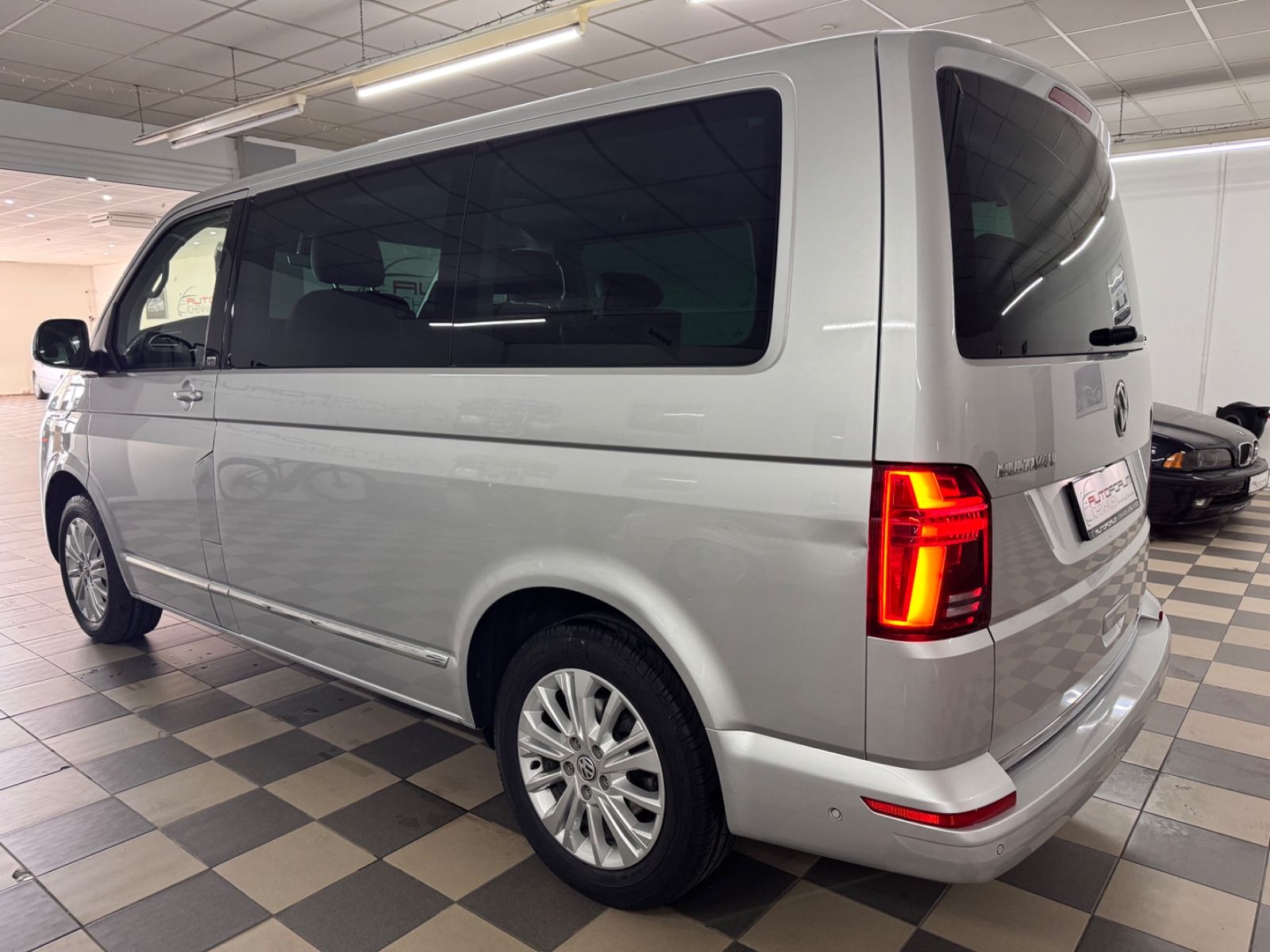 Volkswagen T6.1 Multivan 2.0 TDI DSG - Samsaru's Car Outlet