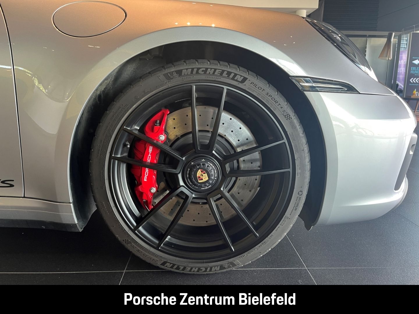 Porsche 992 911 Targa 4 GTS BOSE Sportabgasanlage LED
