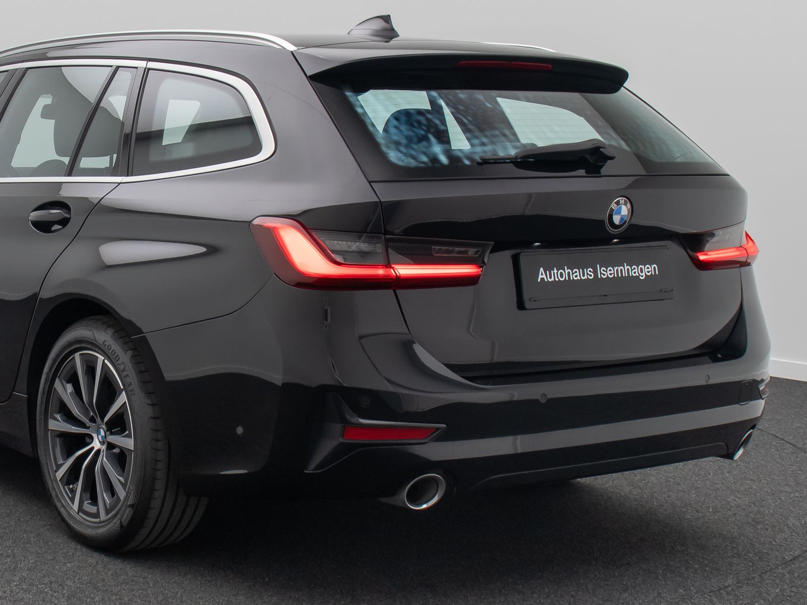 BMW 320d Sport Line - Samsaru's Car Outlet