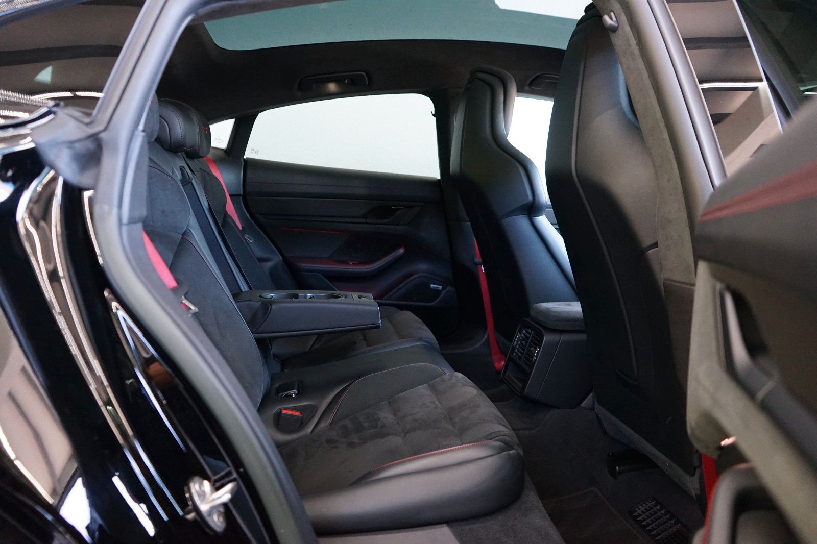 Porsche Taycan GTS BLACK/PANO/P-DISPLAY/MATRIX/360°/21z
