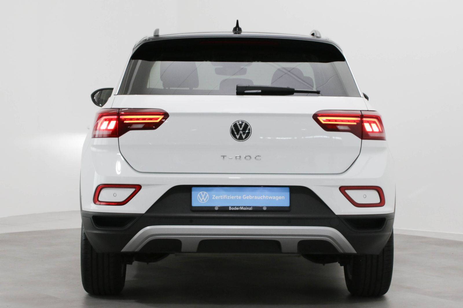 Volkswagen T-ROC 1.5 TSI DSG Life - Samsaru's Car Outlet