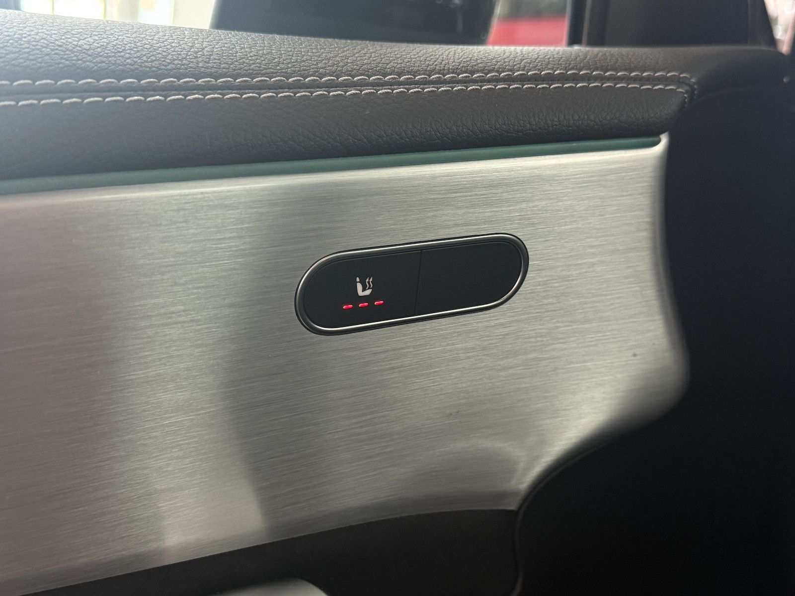 Mercedes-Benz A 250 e AMG-LINE - Samsaru's Car Outlet