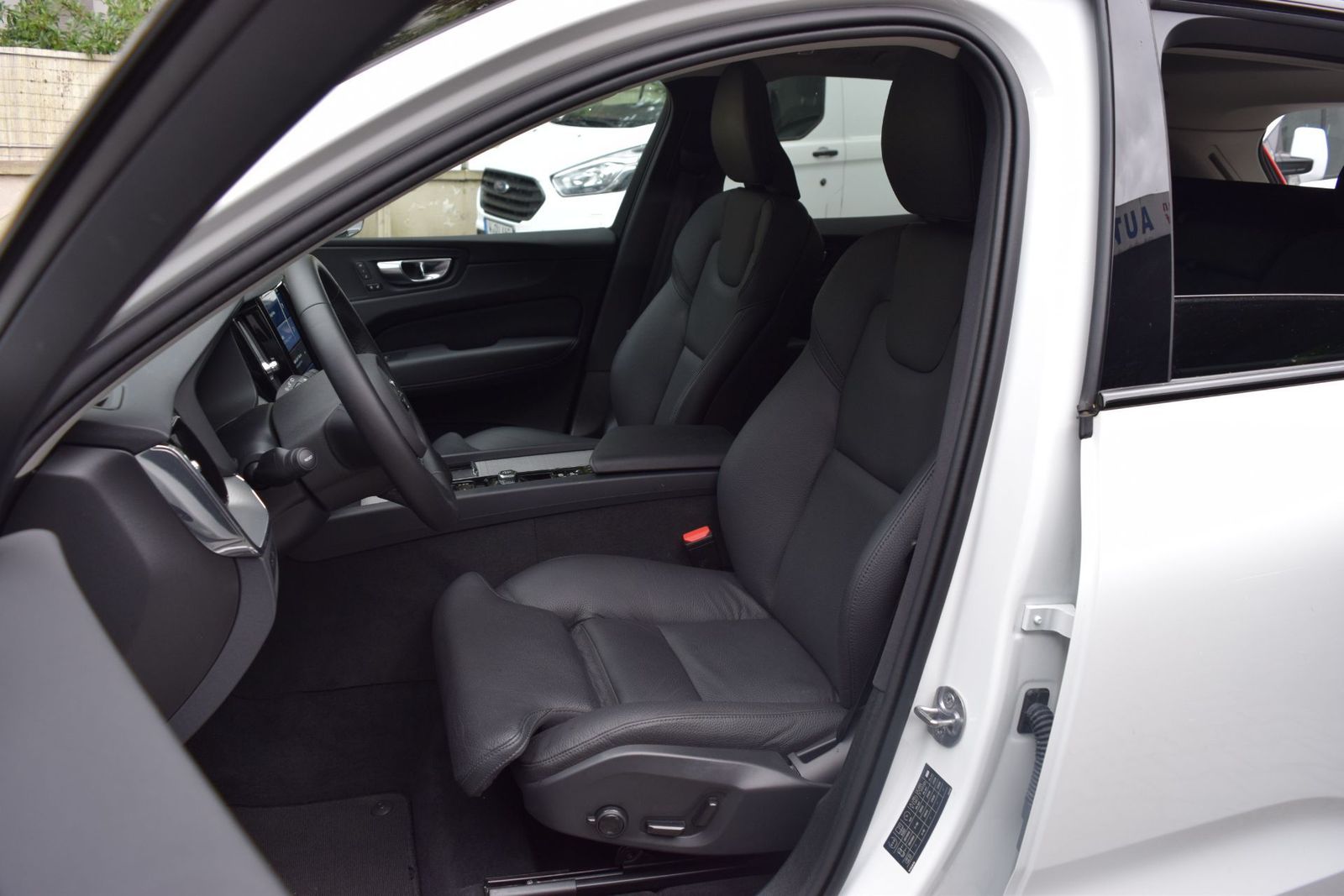 Volvo XC60 T8 AWD Plus - Samsaru's Car Outlet