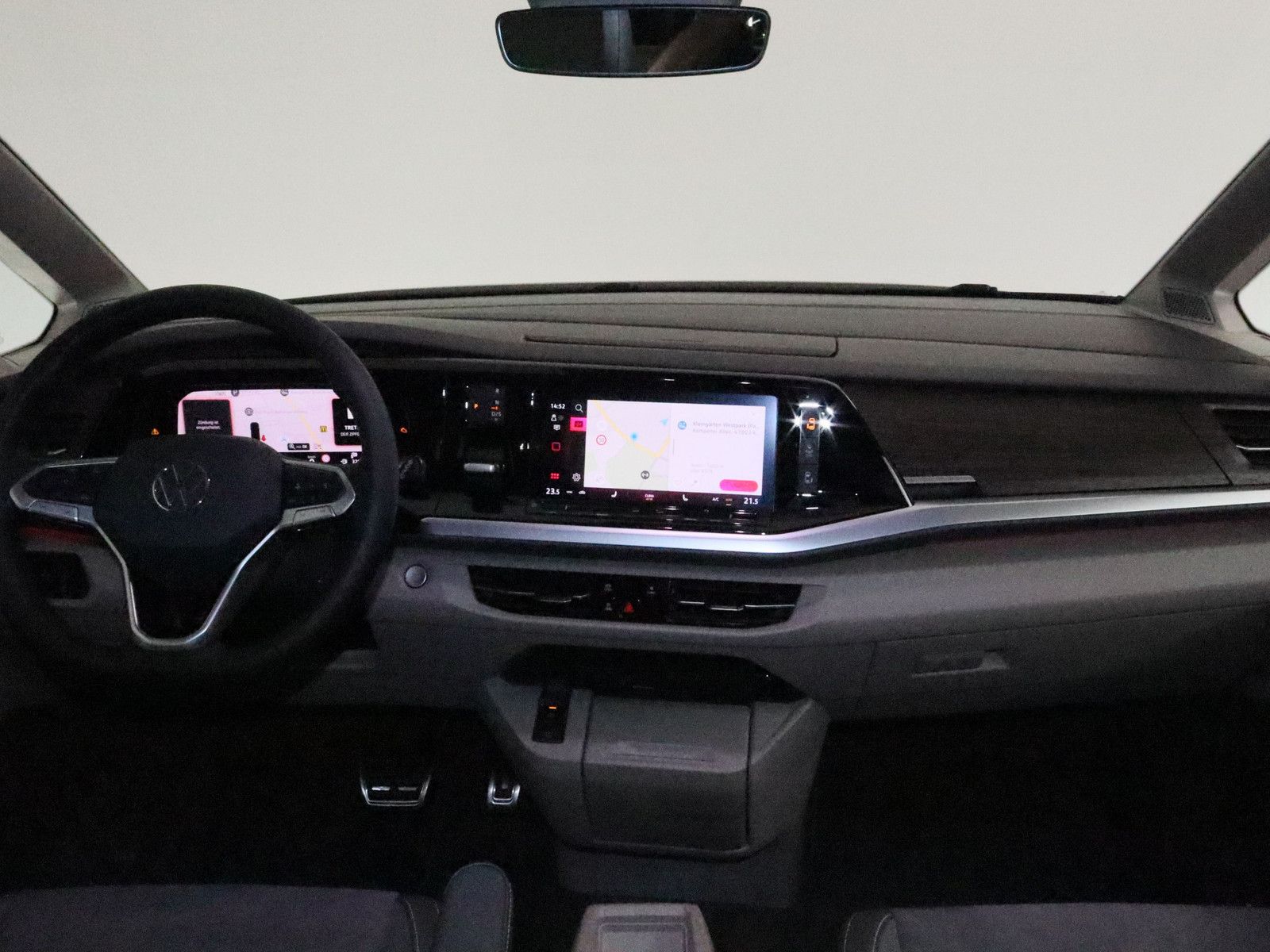 Volkswagen T7 Multivan 2.0 TDI Style - Samsaru's Car Outlet