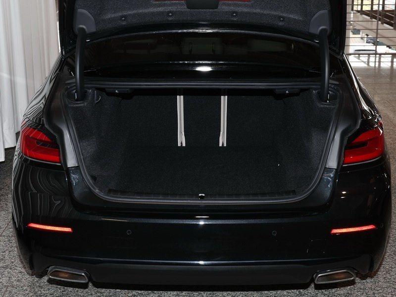 BMW 520d xDrive Limo. DrivAss RFK LED HUD 18Zoll